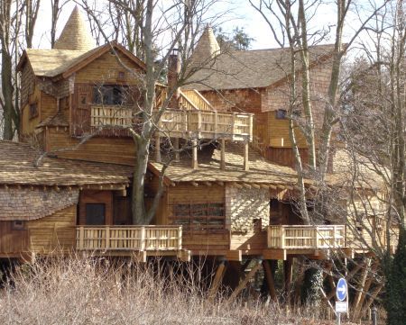 Front view of the treehouse